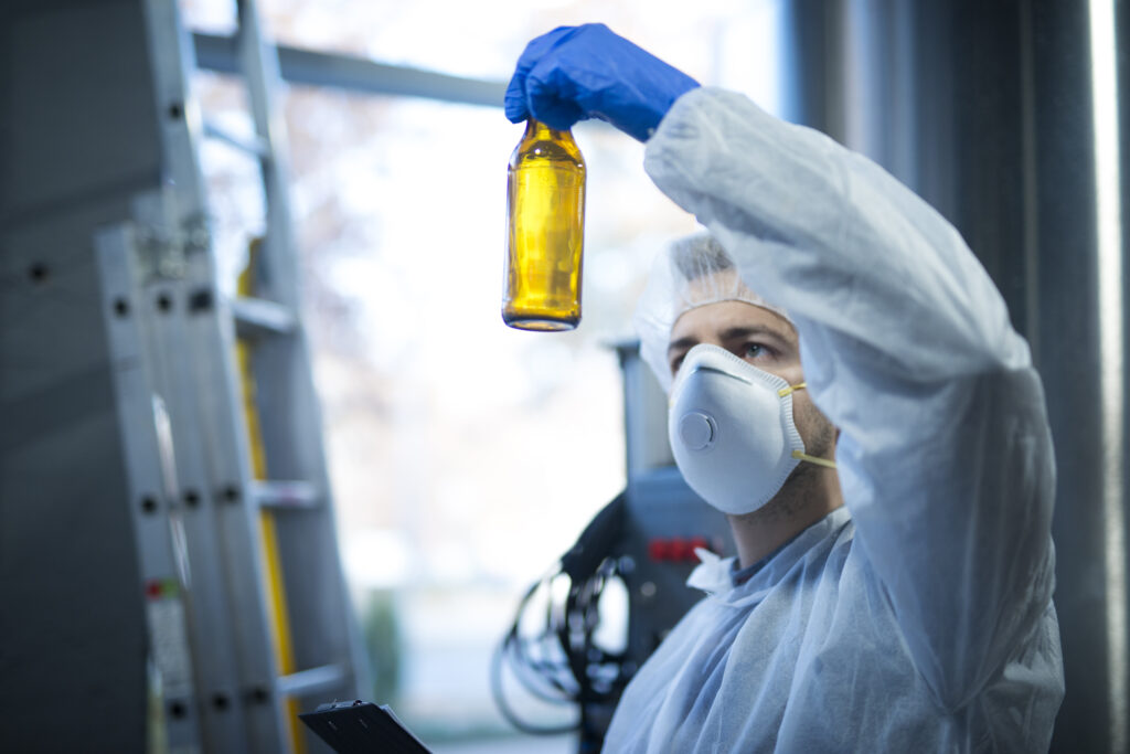 Siempre revisa la etiqueta del producto y usa guantes, gafas y ventilación adecuada. ¡La prevención empieza por el conocimiento!